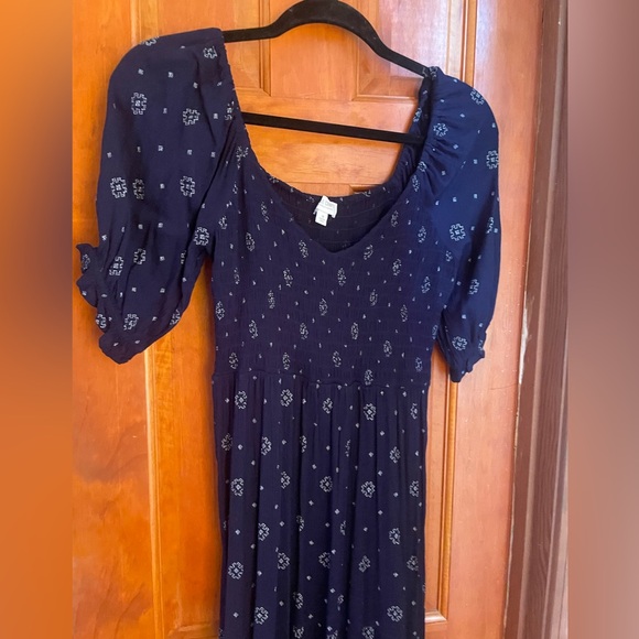 Navy embroidered midi dress size medium - Picture 3 of 3
